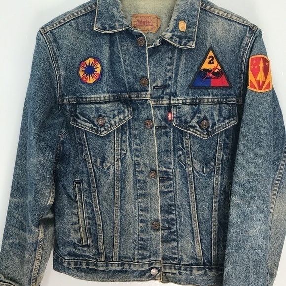 Vintage Levi's Red Tab Denim Jacket Patches Sz 38R - Picture 1 of 8